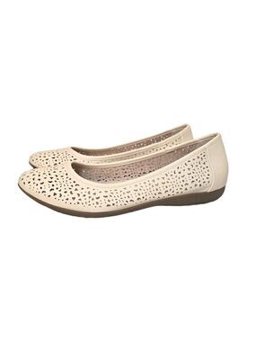Solanz Cream Cailyn Cut Out Slip On Ballet Flat Sz 10M